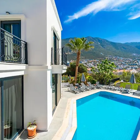 Spacious & Private 4-bedroom With Sea Views, Centrally Located * Kaş