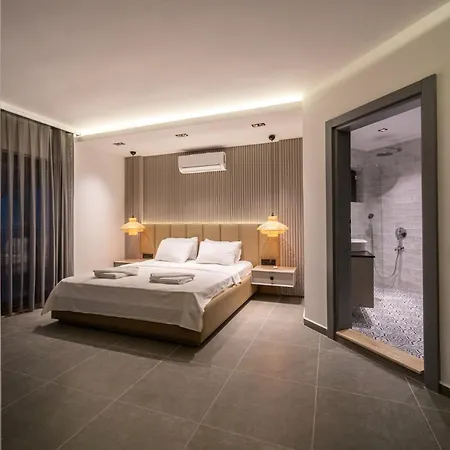 Spacious & Private 4-bedroom With Sea Views, Centrally Located Kaş