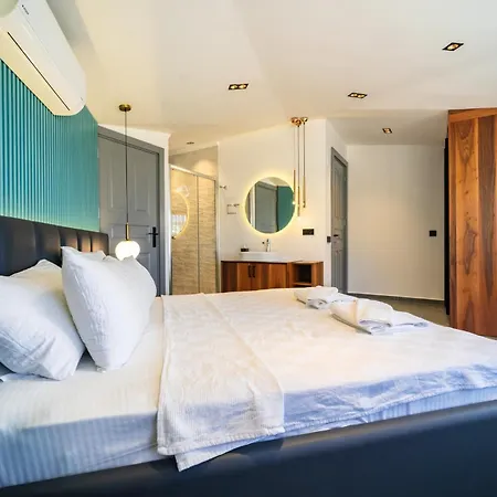 Spacious & Private 4-bedroom With Sea Views, Centrally Located * Kaş