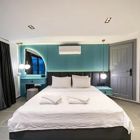 Spacious & Private 4-bedroom With Sea Views, Centrally Located Vila Kaş