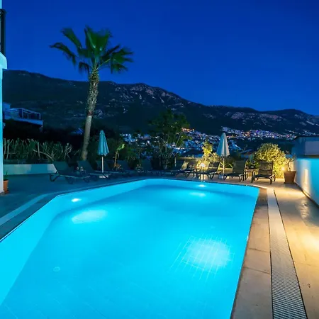 Vila Spacious & Private 4-bedroom With Sea Views, Centrally Located