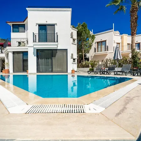 Spacious Centrally Located 4-bedroom With Sea Views And Pool Heating Villa Kas