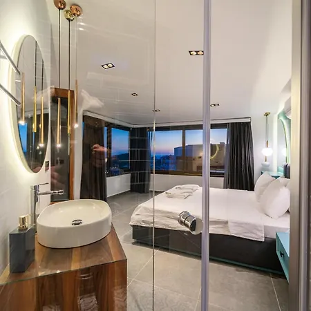 Spacious & Private 4-bedroom With Sea Views, Centrally Located * Kaş