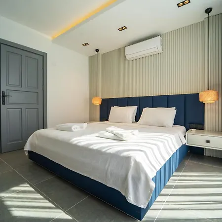 Spacious & Private 4-bedroom With Sea Views, Centrally Located Villa *