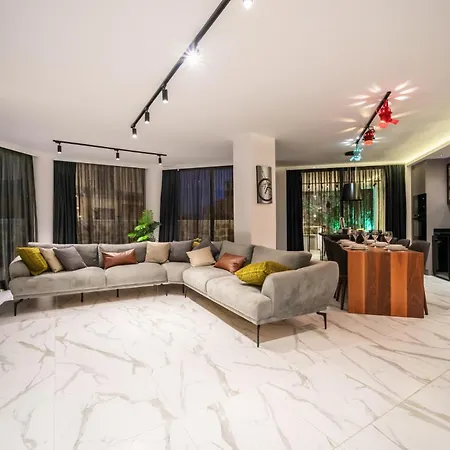 Spacious & Private 4-bedroom With Sea Views, Centrally Located Vila Kaş