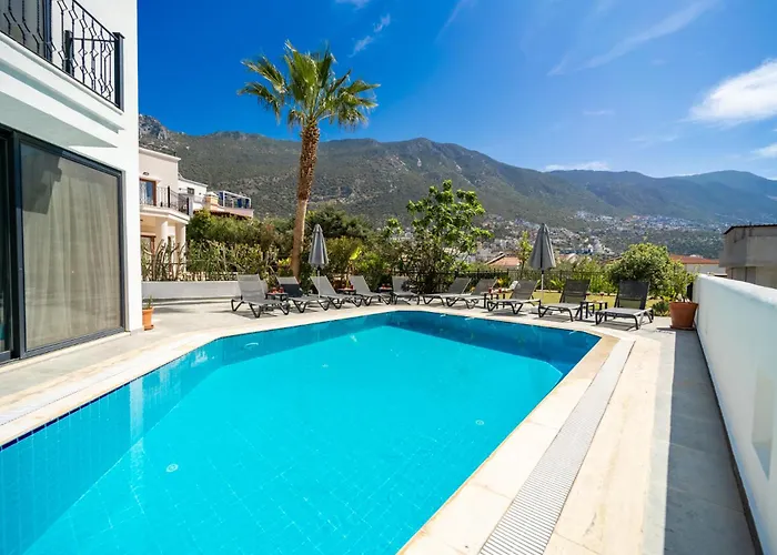 Spacious & Private 4-bedroom With Sea Views, Centrally Located Villa *