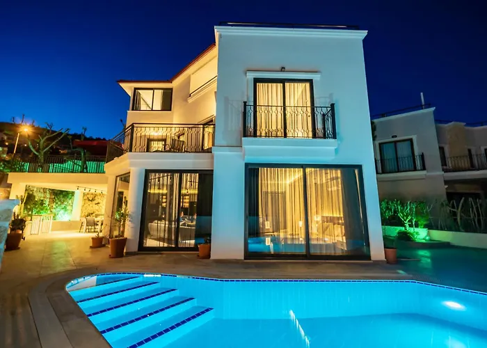 Villa Spacious & Private 4-bedroom With Sea Views, Centrally Located Kas