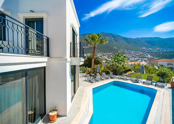 Spacious & Private 4-bedroom With Sea Views, Centrally Located * Kas