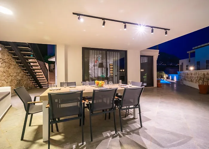 Spacious & Private 4-bedroom With Sea Views, Centrally Located Kas