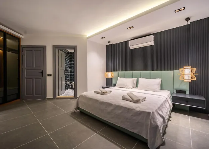 Spacious & Private 4-bedroom With Sea Views, Centrally Located Villa *