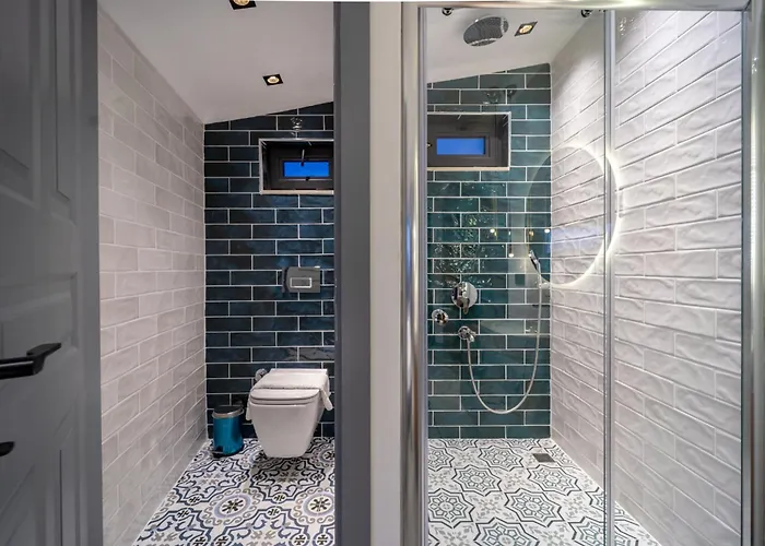 Spacious & Private 4-bedroom With Sea Views, Centrally Located Villa