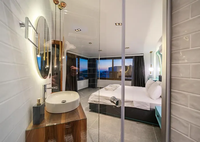 Spacious & Private 4-bedroom With Sea Views, Centrally Located * Kas