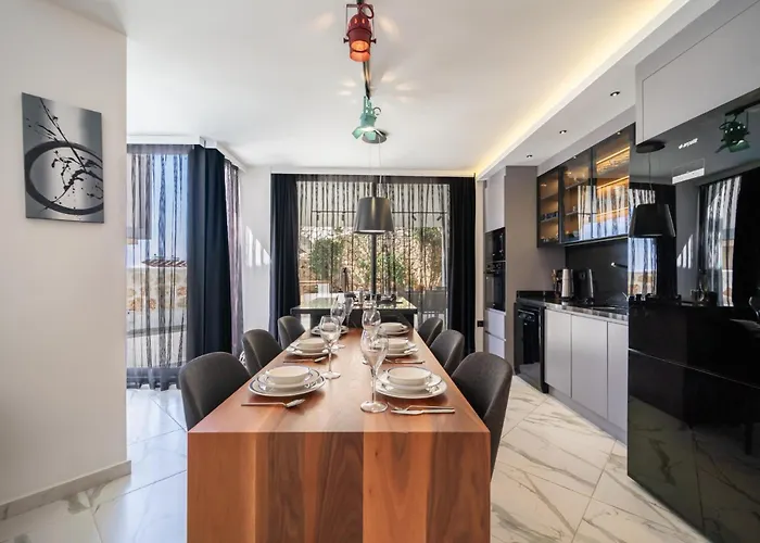 Spacious & Private 4-bedroom With Sea Views, Centrally Located Villa Kas