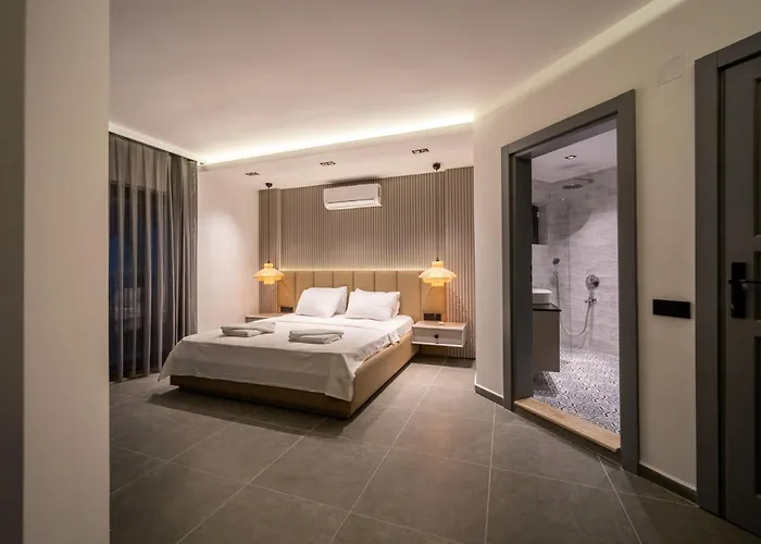 Spacious & Private 4-bedroom With Sea Views, Centrally Located Kas