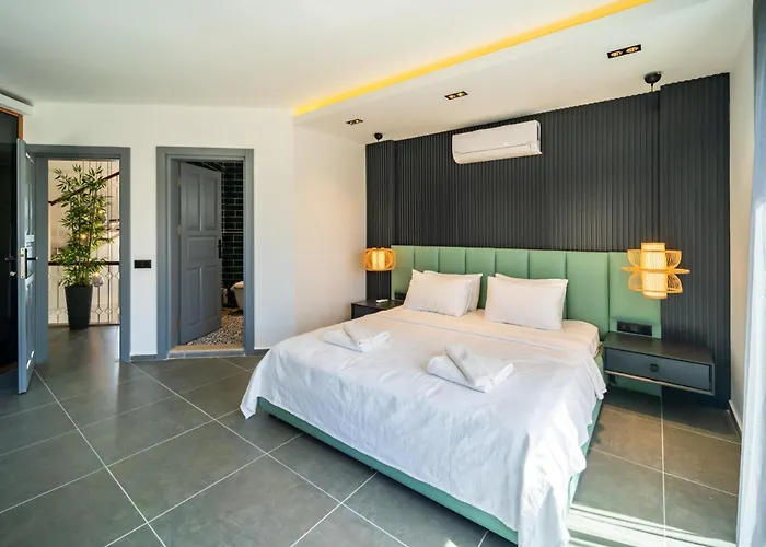 Spacious & Private 4-bedroom With Sea Views, Centrally Located Villa