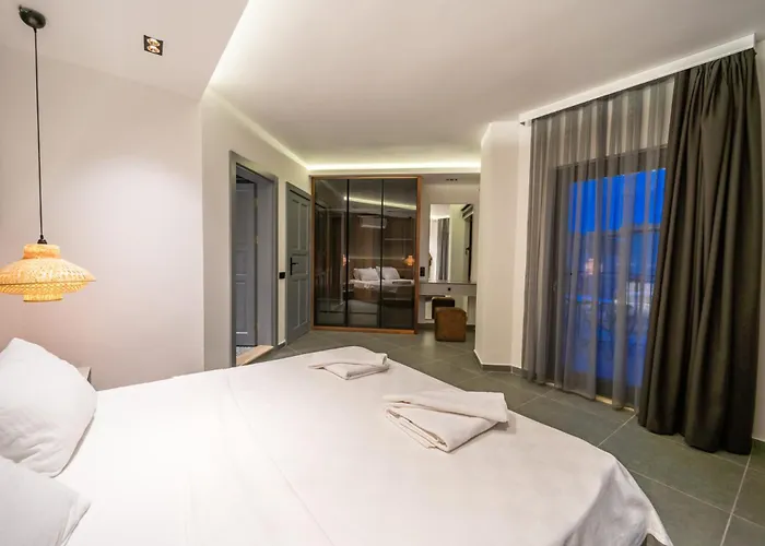 Spacious & Private 4-bedroom With Sea Views, Centrally Located Villa *