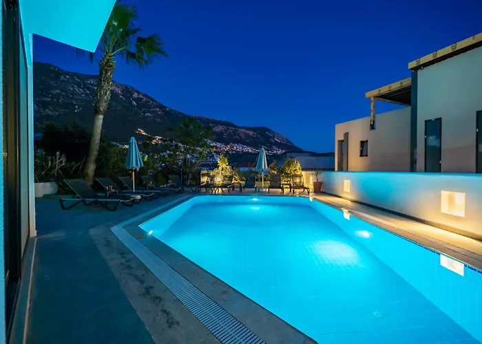 Villa Spacious & Private 4-bedroom With Sea Views, Centrally Located Kas