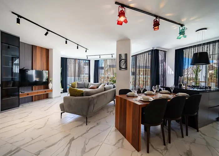 Villa Spacious & Private 4-bedroom With Sea Views, Centrally Located Kas