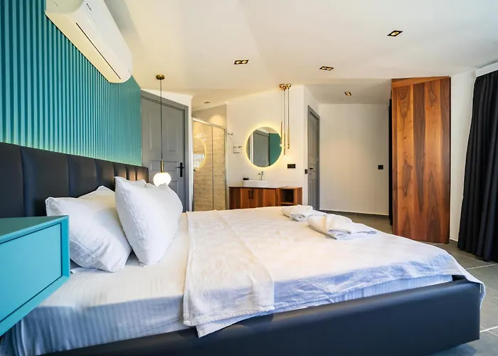 Spacious & Private 4-bedroom With Sea Views, Centrally Located * Kas