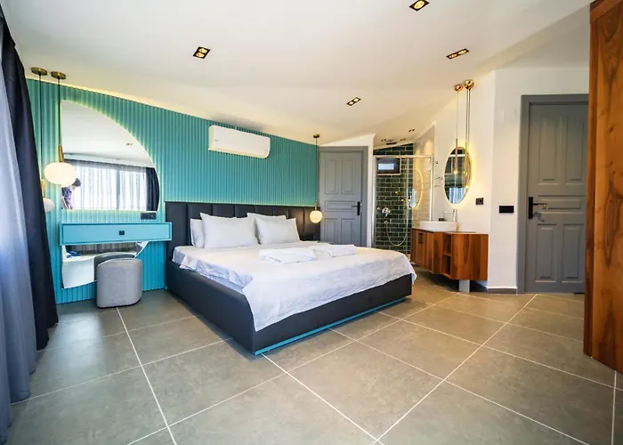 Spacious & Private 4-bedroom With Sea Views, Centrally Located Kas