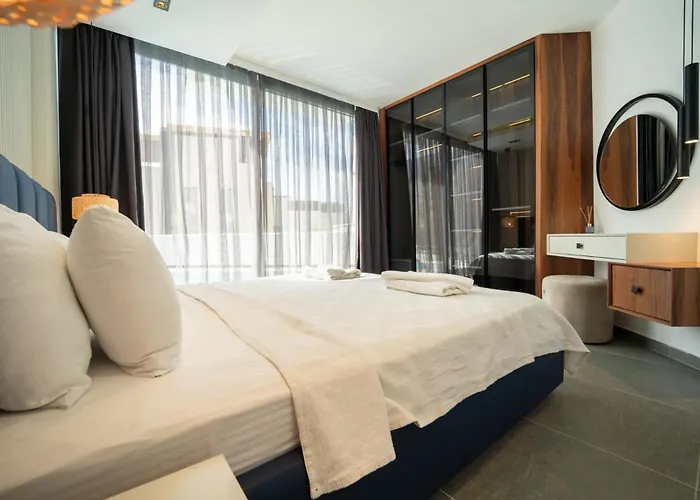 Spacious & Private 4-bedroom With Sea Views, Centrally Located * Kas