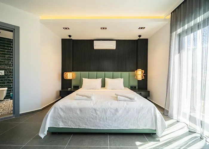 Spacious & Private 4-bedroom With Sea Views, Centrally Located Kas