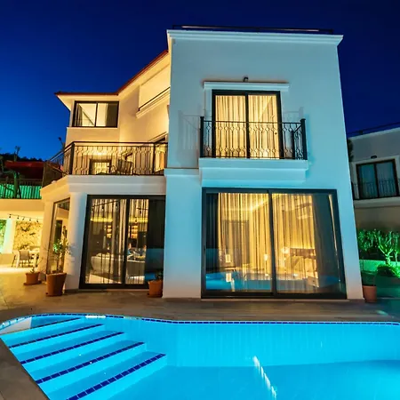 ヴィラ Spacious Centrally Located 4-bedroom With Sea Views And Pool Heating カシュ
