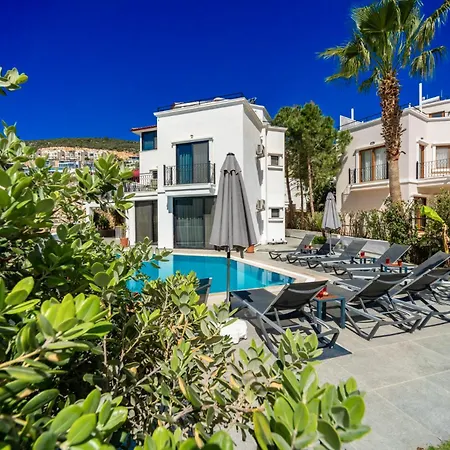 ヴィラ Spacious Centrally Located 4-bedroom With Sea Views And Pool Heating *