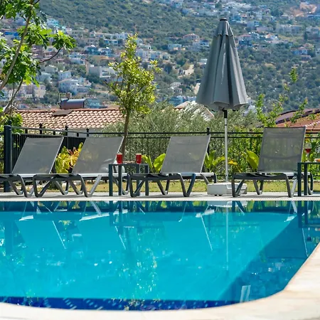 ヴィラ Spacious Centrally Located 4-bedroom With Sea Views And Pool Heating *