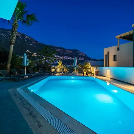 ヴィラ Spacious Centrally Located 4-bedroom With Sea Views And Pool Heating カシュ